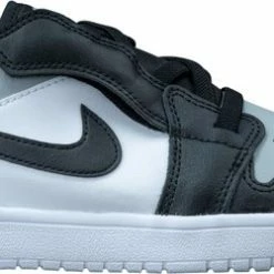 Nike Air Jordan 1 Low Wit / Grijs / Zwart - Sneakers - BQ6066-052 - Maat 33.5 32 Nike Air Jordan 1 Low Wit / Grijs / Zwart - Sneakers - BQ6066-052 - Maat 33.5 -JACK & JONES JUNIOR winkel 550x250 2