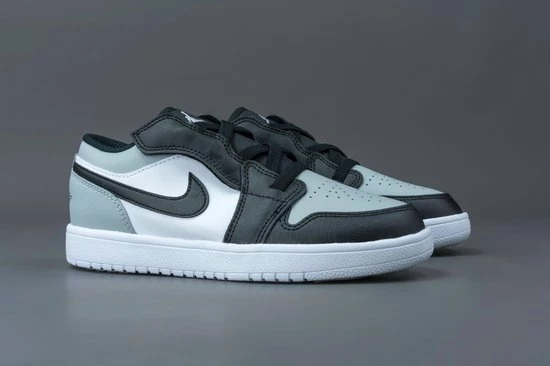 Nike Air Jordan 1 Low Wit / Grijs / Zwart - Sneakers - BQ6066-052 - Maat 33.5 6 Nike Air Jordan 1 Low Wit / Grijs / Zwart - Sneakers - BQ6066-052 - Maat 33.5 - Afbeelding 4