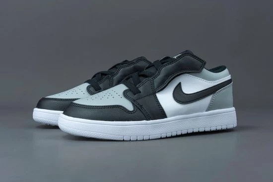 Nike Air Jordan 1 Low Wit / Grijs / Zwart - Sneakers - BQ6066-052 - Maat 33.5 7 Nike Air Jordan 1 Low Wit / Grijs / Zwart - Sneakers - BQ6066-052 - Maat 33.5 - Afbeelding 5