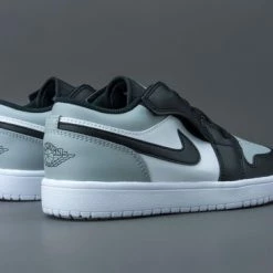 Nike Air Jordan 1 Low Wit / Grijs / Zwart - Sneakers - BQ6066-052 - Maat 33.5 26 Nike Air Jordan 1 Low Wit / Grijs / Zwart - Sneakers - BQ6066-052 - Maat 33.5 -JACK & JONES JUNIOR winkel 550x366 15