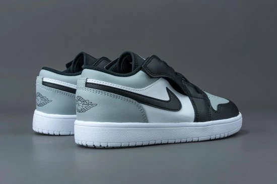 Nike Air Jordan 1 Low Wit / Grijs / Zwart - Sneakers - BQ6066-052 - Maat 33.5 9 Nike Air Jordan 1 Low Wit / Grijs / Zwart - Sneakers - BQ6066-052 - Maat 33.5 - Afbeelding 7