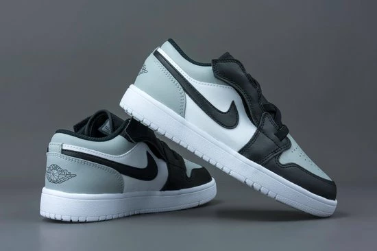 Nike Air Jordan 1 Low Wit / Grijs / Zwart - Sneakers - BQ6066-052 - Maat 33.5 12 Nike Air Jordan 1 Low Wit / Grijs / Zwart - Sneakers - BQ6066-052 - Maat 33.5 - Afbeelding 10