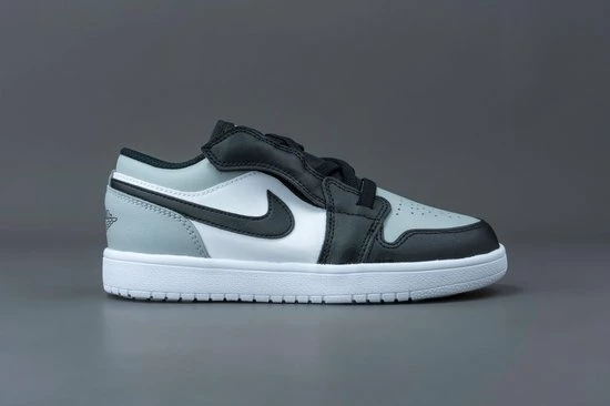 Nike Air Jordan 1 Low Wit / Grijs / Zwart - Sneakers - BQ6066-052 - Maat 33.5 17 Nike Air Jordan 1 Low Wit / Grijs / Zwart - Sneakers - BQ6066-052 - Maat 33.5 - Afbeelding 15