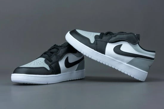 Nike Air Jordan 1 Low Wit / Grijs / Zwart - Sneakers - BQ6066-052 - Maat 33.5 18 Nike Air Jordan 1 Low Wit / Grijs / Zwart - Sneakers - BQ6066-052 - Maat 33.5 - Afbeelding 16