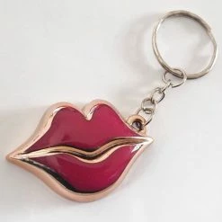 Anouk Michaela Sleutelhanger Kus Lippen | Lightfight | Roze -JACK & JONES JUNIOR winkel 550x521 1