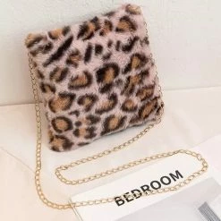 Merkloos Crossbodytas- Panter Tas Roze - Tas Imitatiebont - Crossbodytas Tiener - Luipaard Tas - Cadeau Tiener En Vrouw - Sint En Kerst Cadeau -Roze- Hii You