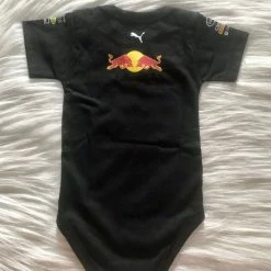 Merkloos Fan Edition Red Bull Racing F1 Gift Box | Nr. 1 Max Verstappen Fan | 100% Bio-cotton | Gift Box Includes Jumpsuit - 3 Baby Rompers - Jogging Suit | Ideaal Kraamcadeau Voor De F1 Fan | Maat EU62/68 -JACK & JONES JUNIOR winkel 550x733 57